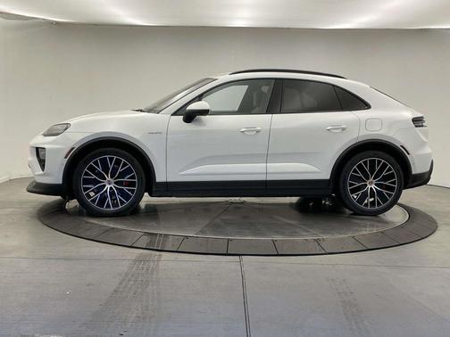 2025 Porsche Macan 4S