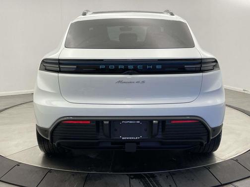 2025 Porsche Macan 4S