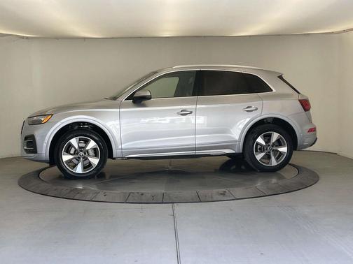Florett Silver Metallic 2023 Audi Q5 Prestige 40 TFSI quattro S tronic