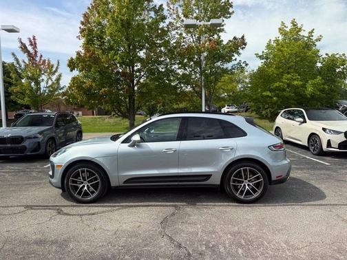 Dolomite Silver Metallic 2023 Porsche Macan