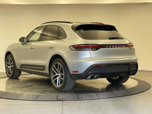 Dolomite Silver Metallic 2023 Porsche Macan