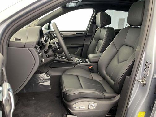 Dolomite Silver Metallic 2026 Porsche Macan Macan