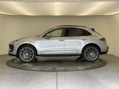 Dolomite Silver Metallic 2026 Porsche Macan Macan