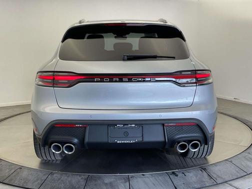 Dolomite Silver Metallic 2026 Porsche Macan Macan
