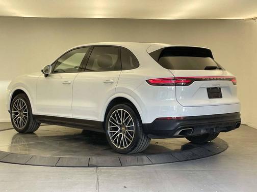 Carrara White Metallic 2023 Porsche Cayenne
