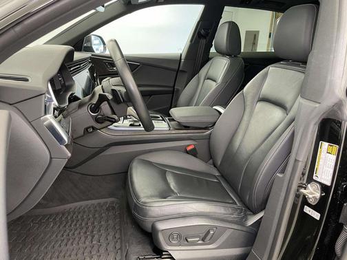 2022 Audi Q8 55 Premium