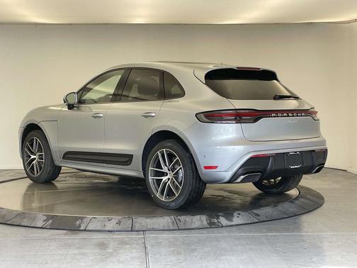 Dolomite Silver Metallic 2026 Porsche Macan Macan