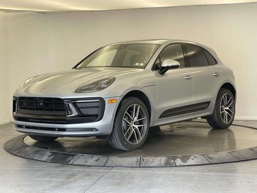 Dolomite Silver Metallic 2026 Porsche Macan Macan
