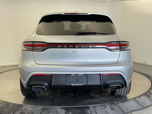 Dolomite Silver Metallic 2026 Porsche Macan Macan