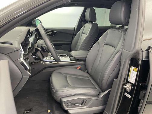 Mythos Black Metallic 2025 Audi Q8 55 Premium
