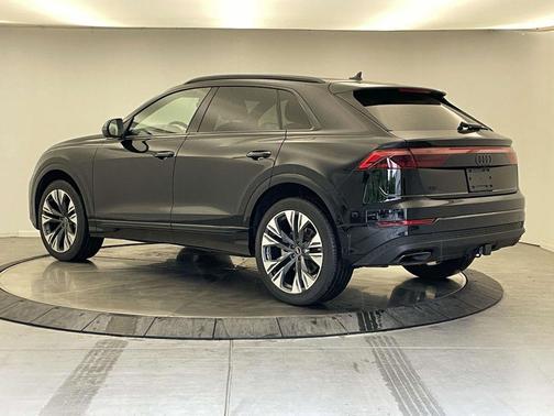 Mythos Black Metallic 2025 Audi Q8 55 Premium