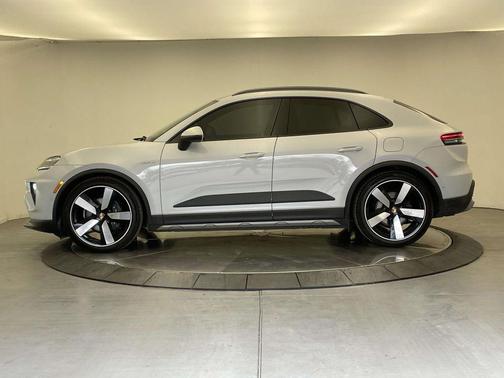 2025 Porsche Macan 4