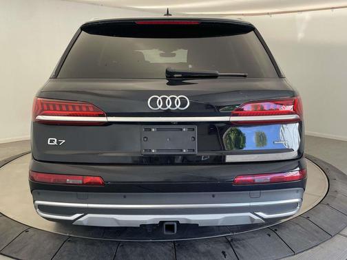 Orca Black Metallic 2021 Audi Q7 55 Prestige
