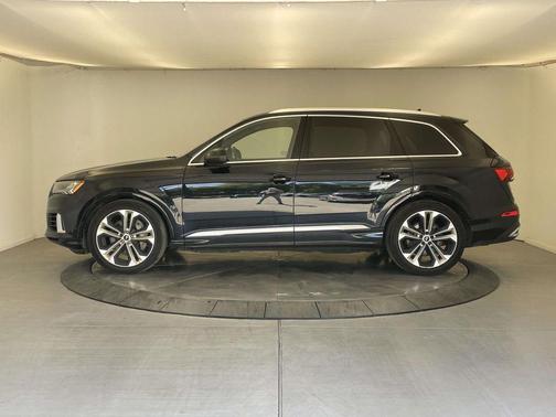 Orca Black Metallic 2021 Audi Q7 55 Prestige