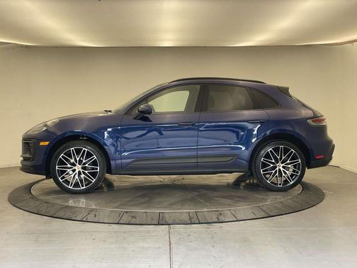 Gentian Blue Metallic 2022 Porsche Macan Macan