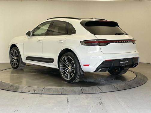 2025 Porsche Macan Base