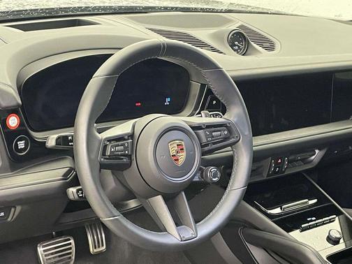 Chromite Black Metallic 2025 Porsche Cayenne GTS