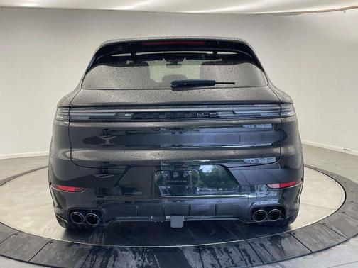 Chromite Black Metallic 2025 Porsche Cayenne GTS