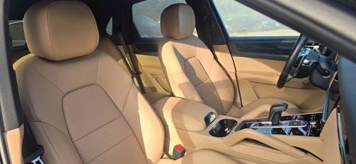 Moonlight Blue Metallic 2023 Porsche Cayenne