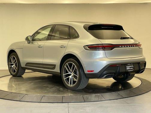 2025 Porsche Macan T