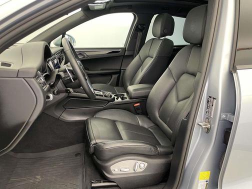 2025 Porsche Macan T