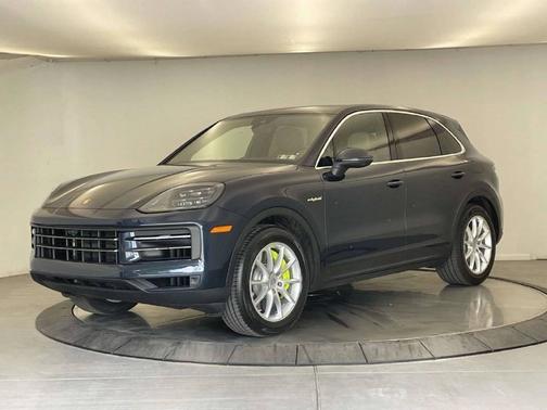 Algarve Blue Metallic 2024 Porsche Cayenne