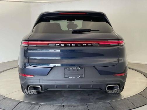 Algarve Blue Metallic 2024 Porsche Cayenne
