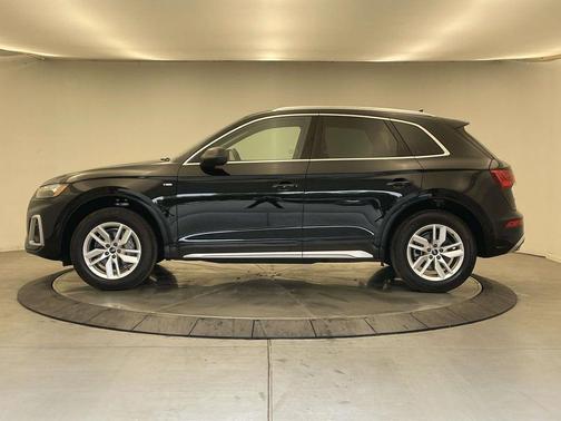 Mythos Black Metallic 2023 Audi Q5 45 S line Premium