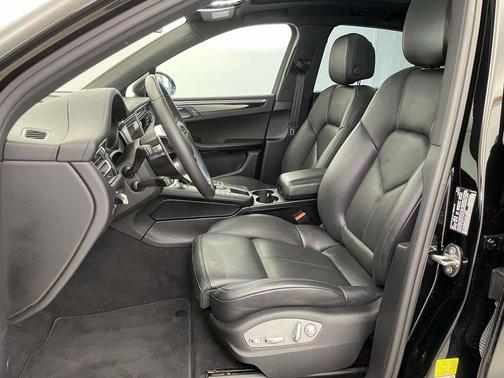 2020 Porsche Macan Base