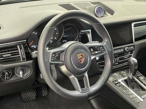 2020 Porsche Macan Base