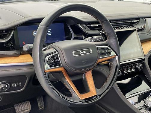 2023 Jeep Grand Cherokee Summit