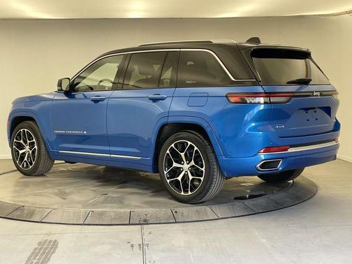 2023 Jeep Grand Cherokee Summit