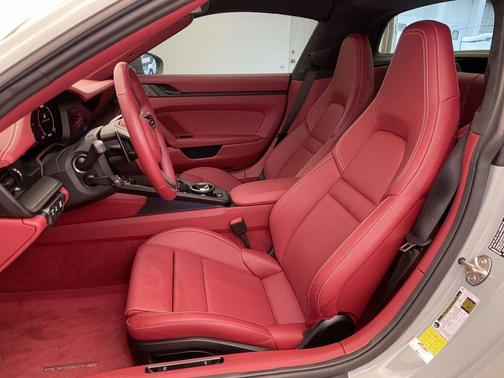 2025 Porsche 911 Targa 4 GTS