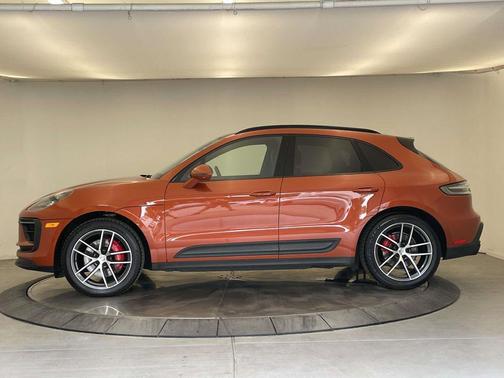 Papaya 2023 Porsche Macan Macan