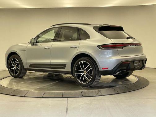 2022 Porsche Macan Base