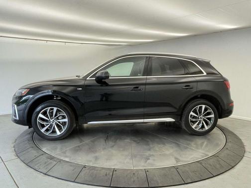 Mythos Black Metallic 2023 Audi Q5 45 S line Premium