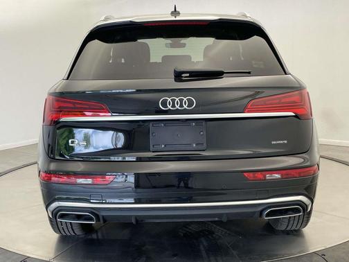 Mythos Black Metallic 2023 Audi Q5 45 S line Premium