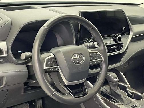 2024 Toyota Highlander Platinum