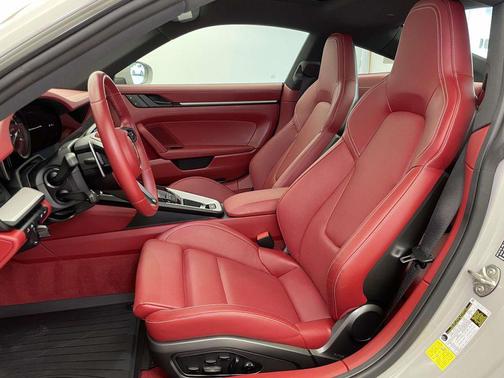 2022 Porsche 911 Carrera 4 GTS