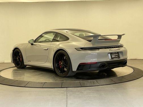 2022 Porsche 911 Carrera 4 GTS