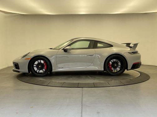2022 Porsche 911 Carrera 4 GTS