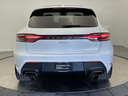 2025 Porsche Macan T