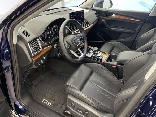 2022 Audi Q5 45 S line Prestige