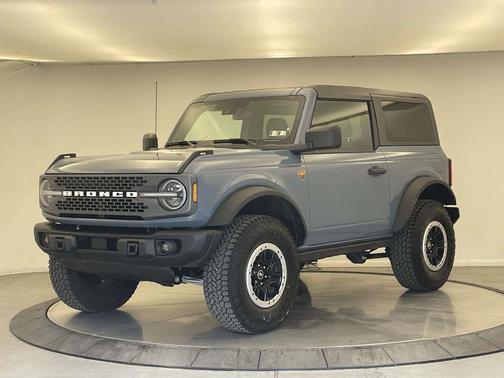 Azure Gray Metallic Tri-Coat 2025 Ford Bronco Badlands