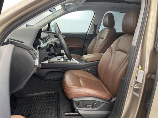 Cobra Beige Metallic 2018 Audi Q7 2.0T Premium Plus