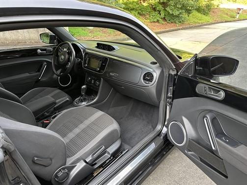 2012 Volkswagen Beetle 2.0T Turbo