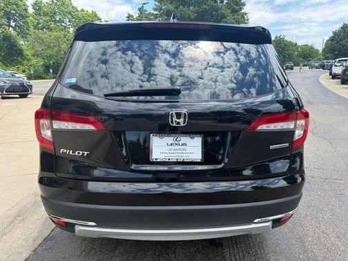 Crystal Black Pearl 2022 Honda Pilot Touring 8-Passenger