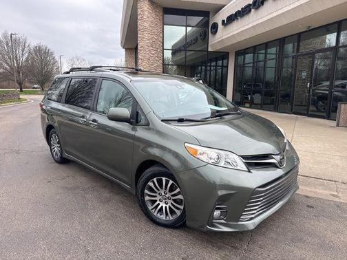 2018 Toyota Sienna XLE