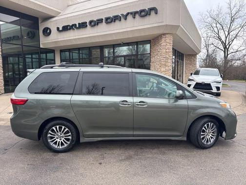 2018 Toyota Sienna XLE