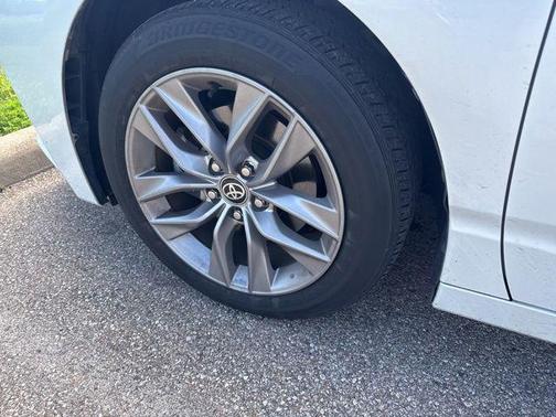 Wind Chill Pearl 2021 Toyota Avalon XLE